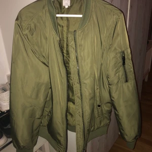 Bomberjacka st L - Fint skick