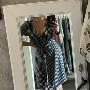  - Superfin rutig klänning!