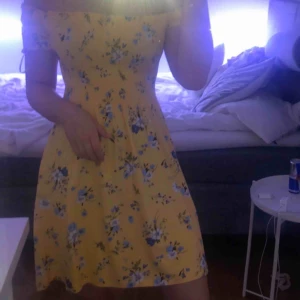  - Jätte söt klänning från stradivarius som aldrig kommit till användning💞 Hör av dig för mer bilder, köpare står för frakt🥰