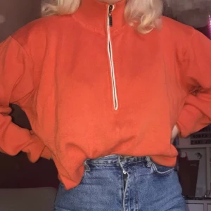 Second hand tröja - Fin tjocktröja jag köpte på second hand för ett tag sen. Säljer pga har inte kommit till användning!