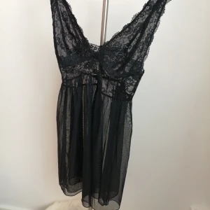 Spetstopp - Spetstopp /klänning i mycket bra skick. Användas som nattlinne eller topp. 