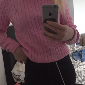 Ros gant tröja - Säljer tröjan pgav att jag inte använder den. 💗 (betalas med swish✅) (står inte för frakt)💗💗✨