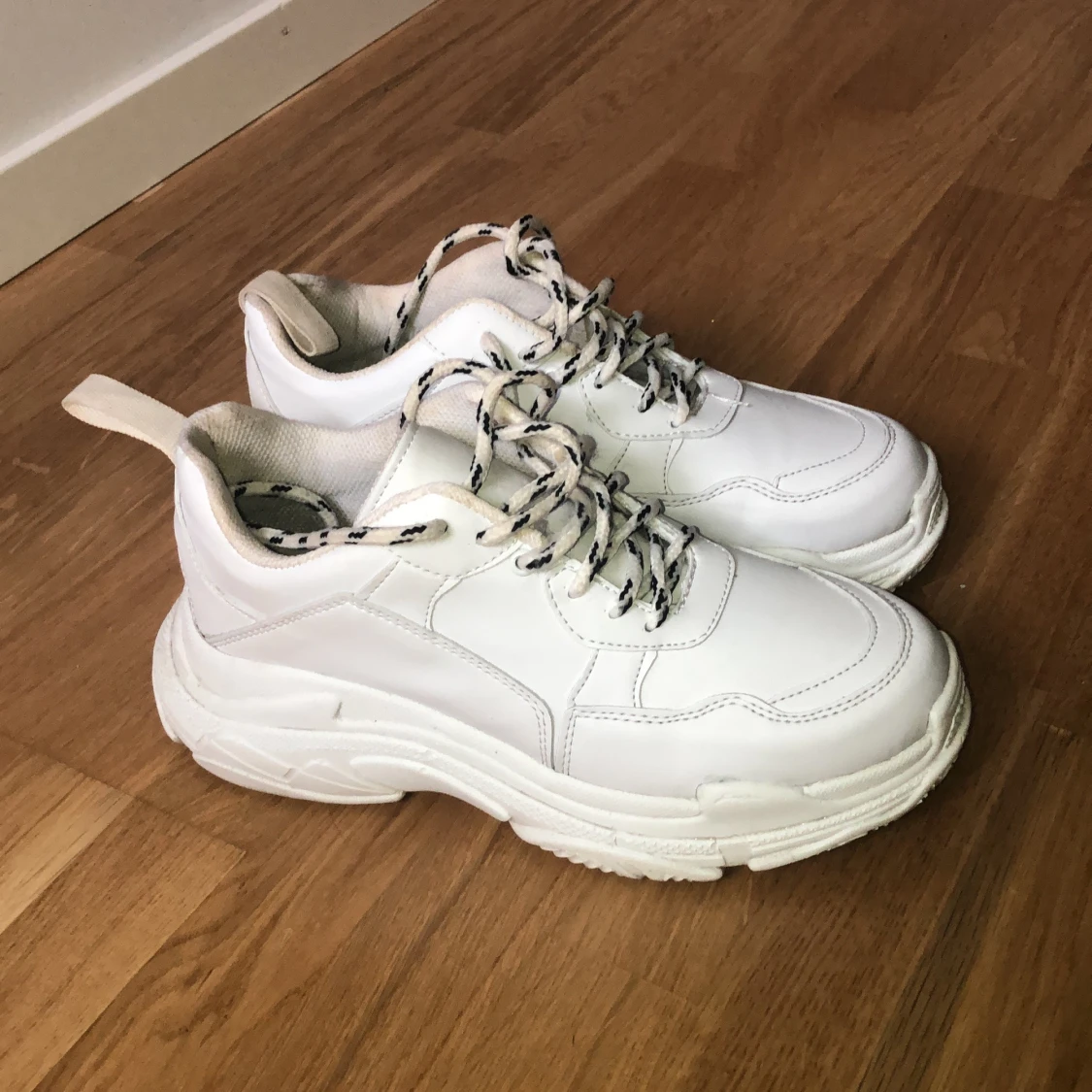 Chunky sneakers från Nelly 🧡