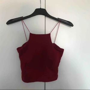  - Oanvänd topp i storlek s-m fungerar också med L tror jag. Priset är 180kr frifrakt med spårbar.  