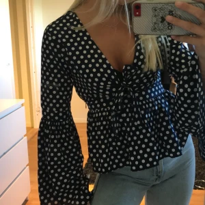 Sjukt fin blus! - Helt oanvänd blus med perfekt skick, bara så vimplar söt!