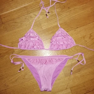Rosa bikini🌸 - I bra skick! Pris för båda delarna 🌺🌞 ❗Bild 3 är bara exempelbild, så inte exakt samma bikini och färg. Frakt tillkommer 