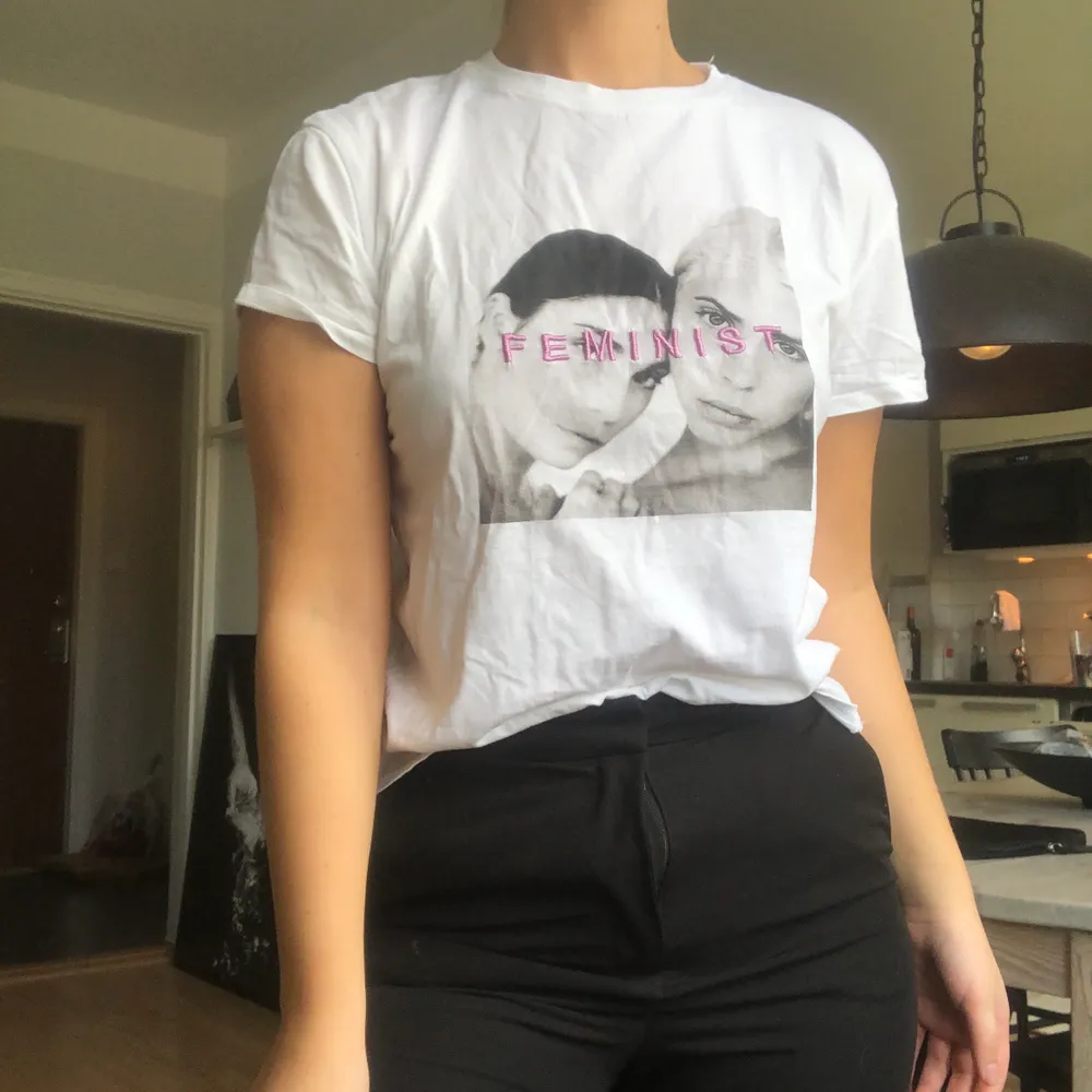 Feminist t-shirts storlek s. T-shirts.