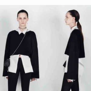  - Säljer skjortan och cashmirtröjan. Aldrig tvättat endast använt 1 gång. Säljs pga att jag växt ur kläderna. Skjortan sitter inte ihop med den stickade tröjan. Nypris 1900