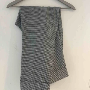  - Rutiga kostymbyxor i fint skick! Går att ha skärp till✨✨