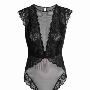  - Svart spetsbody från h&m. Frakt ingår i priset! 