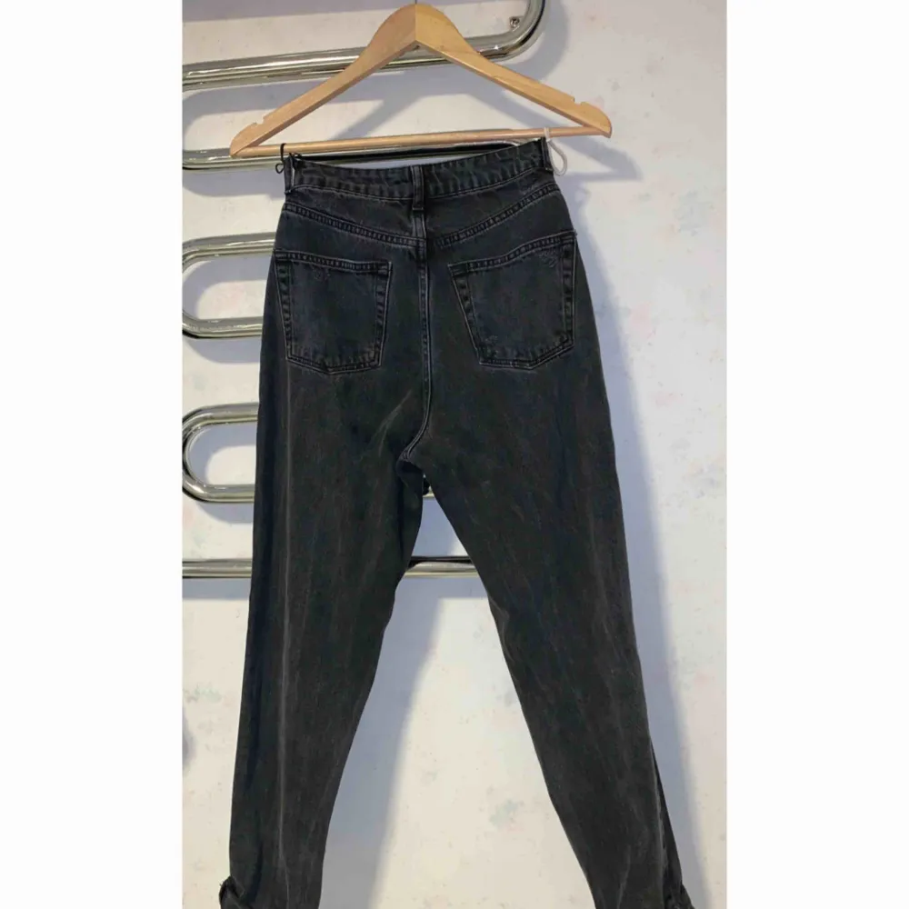 Riktigt snygga jeans , köpta ifrån Nelly.  Storlek W25 , L32.  Nypris:599kr . Jeans & Byxor.