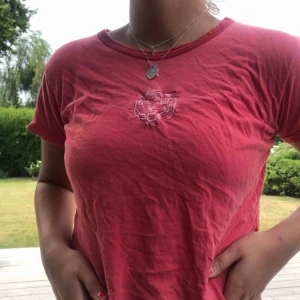  - Fin t-shirt från urban outfitters 