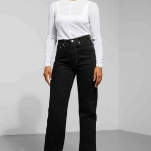  - Snygga byxor från weekday som jag inte har använt mycket alls. Köptes för 500 kr nypris.