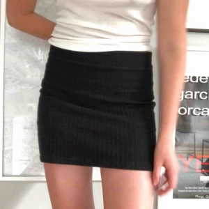  - Så bra tricotkjol:)) tjockt tyg som är typ lite räfflat (andra bilden), tyvärr lite urtvättad tho. 🥭FRAKT INGÅR🥭