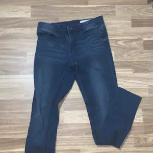 Mörkblåa jeans aldrig använda  Storlek 38/M