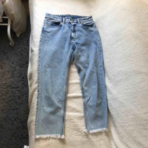  - Blå jeans från Monki.  Har inte använt den.  Pris kan förhandlas. 