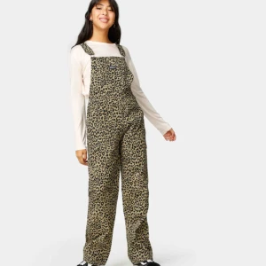  - Säljer dess hängselbyxor i leopard mönster som aldrig blivit använda, nypris för dom är 1000kr. Strl S 🤠