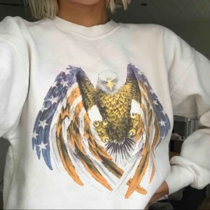  - Snygg vintage hoodie! Fraktas eller möts upp. Kan även bytas!