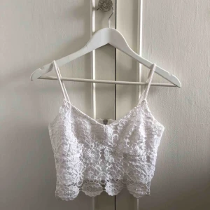  - Jättegullig topp i spets från bershka! Inte mycket använd