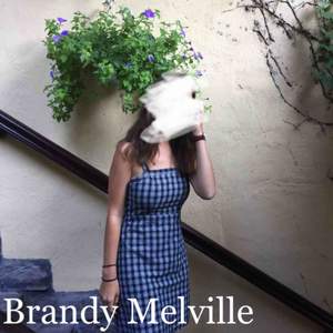Min absoluta favoritklänning från Brandy Melville är för liten. Åh den är så fin! Passar XS/S. Pris diskuteras. Hör av dig vid frågor! 🌿