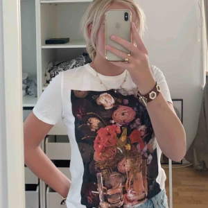  - Tröja från Zara, använd en gång. Frakt ingår ej😌🙂😚😍