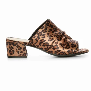  - Fina sandaletter oanvända!!