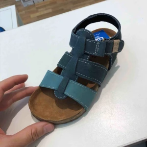  - Helt nya barnskor. Storlek 28