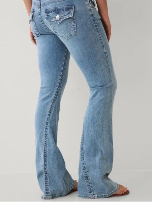 LJUS BLÅ TRUE RELIGION  - Säljer dom populära true religion i ljusblå strl w23💗✨modellen är ”BECCA MID RISE BOOTCUT🙌🏻(midwaist)”(  Litet hål vid knät som går att sy ihop samt lite trädor öppna längst när på byxorna ) köpta för 1200 och säljer pga tar onödig plats i garderoben, pris går att diskutera,skriv för mer frågor/ bilder 💞🛍️