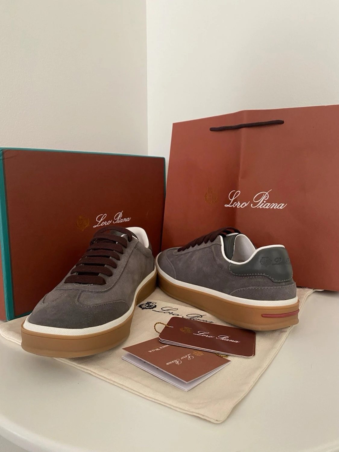 Grå mockasneakers från Loro Piana - 5