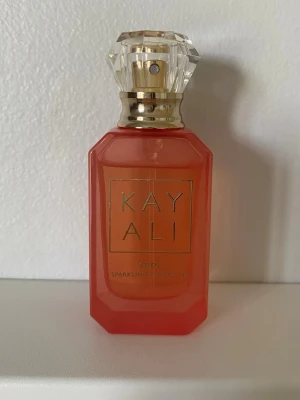 Kayali Eden sparkling lychee - Kayali Eden Sparkling Lychee i 10 ml. Endast testad. 
