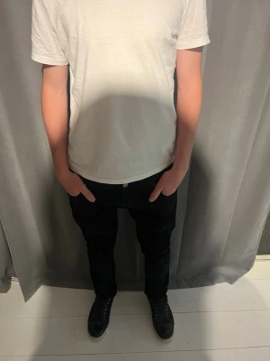 Nudie jeans  - Nudie jeans! -Modell Thight Long John! -Storlek W34 L32! -Skick 8/10! -Pris 349kr nypris cirka 1499kr! Hör av er vid minsta lilla fråga eller fundering! 