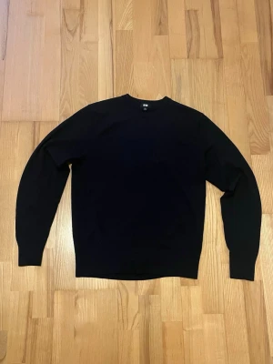 Uniqlo Merino Tröja S - Uniqlo Merino stickad tröja. Storlek S. Fint skick.