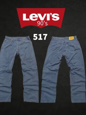 Levi's 517 White Tab 90's W36/L32 blå jeans Made in Italy - ❌ Passformsbilder skickas ej. Se mått! från år 1995 🔹 Modell: 517 White Tab  💬 Prisförslag välkomnas. 🚫 Rökfritt & djurfritt hem. 📦 Skickas inom 24 timmar. 😱 Smutsfläckar kan förekomma 