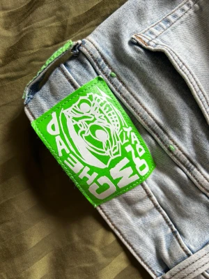 Ljusblå jeans - Säljer ett par ljusblå jeans från cheap monday! De har lite små skavanker nere vid fötterna som går att se på sista bilderna. Priset kan diskuteras. Bilderna blev upp och ned av någon anledning??🤔