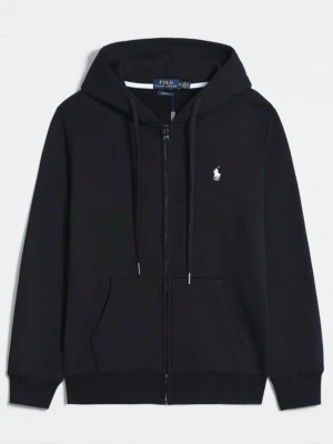 Svart hoodie med dragkedja från Polo Ralph Lauren - Svart hoodie med dragkedja från Polo Ralph Lauren. Klassisk design med huva, dragsnören och fickor framtill. Liten vit logga broderad på bröstet. Tillverkad i mjukt material som passar perfekt för en avslappnad stil.