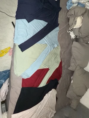 Intermissimi tröja - Säljer alla mina intermissimi toppar för 200 och 250 styck för att de inte kommer till användning alla i storlek S💕kom gärna privat för flera bilder och frågor 