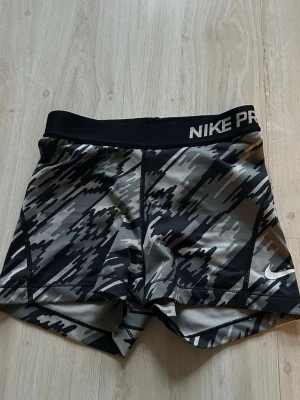 Nike shorts  - Nike shorts, storlek XS några tecken på användning 