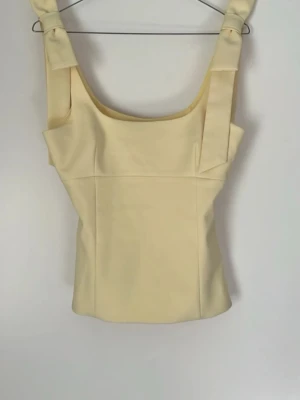 zara top - storlek xs passar även s