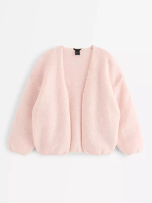 Ljusrosa fluffig kofta - Supermjuk och fluffig ljusrosa kofta med öppen front och lång ärm. 🌸🌸(orginal pris 399kr)