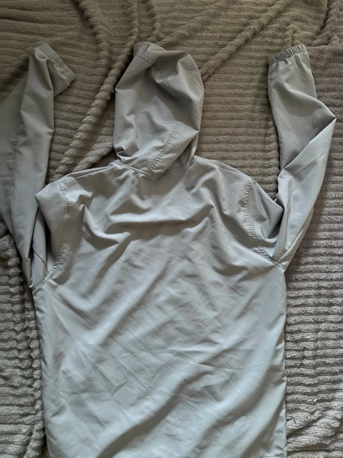 Ljusgrå vindjacka från Under Armour - 1