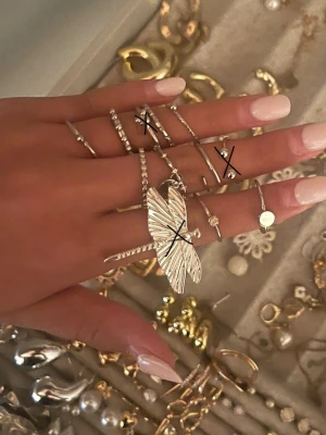 Ringar - 10kr/ring om du köper 3 får du en extra valfri ring!! 💕