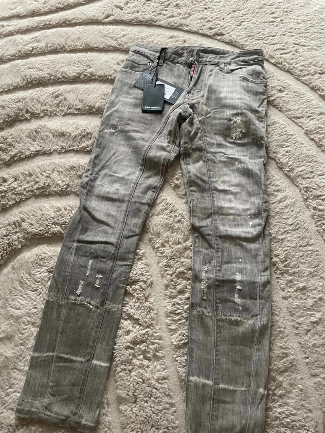 Gråa dsquared 2 jeans 