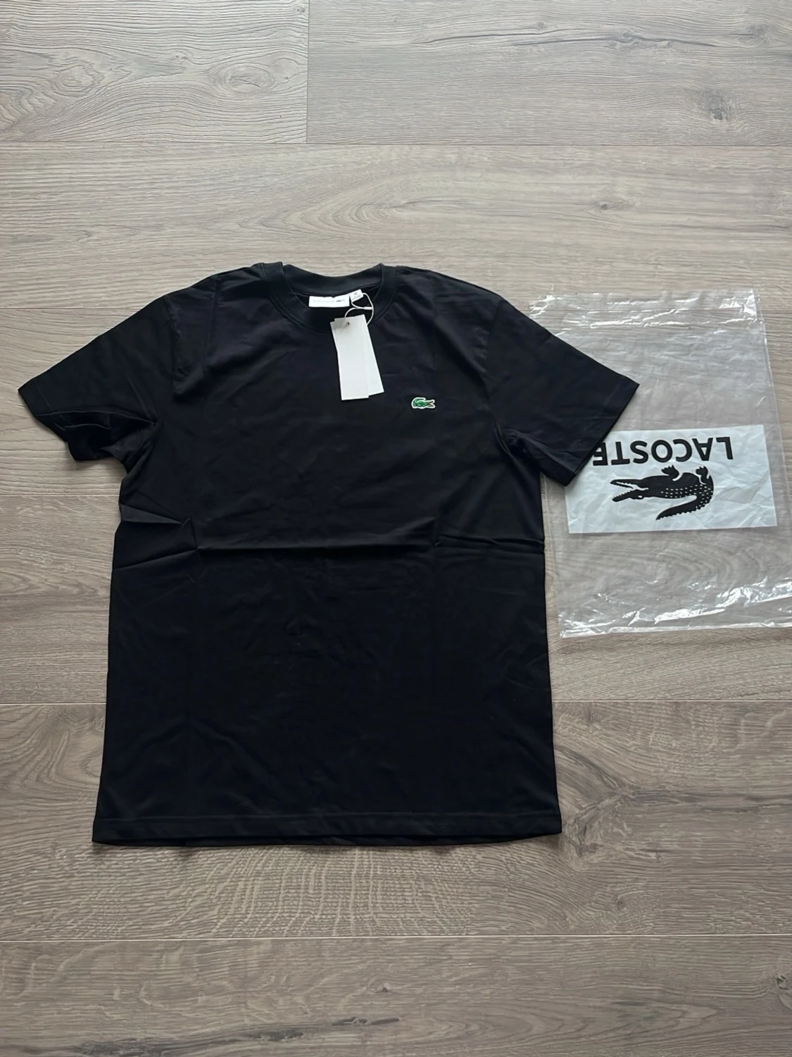 Svart t-shirt från Lacoste - 1