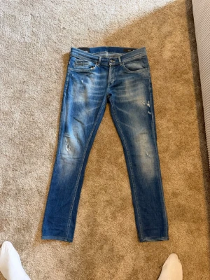 Dondup George - Dondup george strl 31, nya modellen. Kommer ej till användning längre. Bra skick