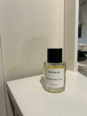 ESSNCE Drunk Apple Pie parfym - Parfym Drunk Apple Pie från ESSNCE. Den är endast testad ett fåtal gånger. 