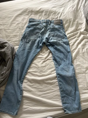 Replay Jeans - Ett par as feta replay jeans som passar till vad som helst! Lämna prisförslag & frågor! Svarar snabbt! 31/32