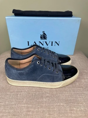 Lanvin skor - Hej, säljer nu dessa svin snygga Lanvin skor. Skorna är i grymt skick! Begränsat antal boxar och dustbag. Hör av dig vid frågor. 