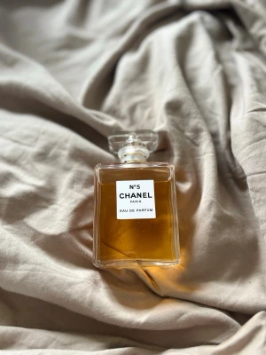 Chanel No 5 Eau de Parfum 100 ml - Klassisk Chanel No 5 Eau de Parfum i 100 ml 