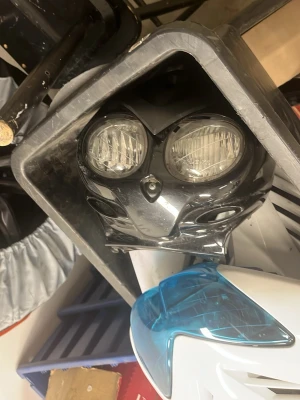 Yamaha slider framkåpa - Säljer en Yamaha slider framkåpa i fint skick med original svart lack. Inte bästa bilden så fråga om ni vill ha bättre