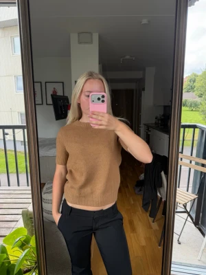 Stickad T-shirt  - Helt ny stickad t-shirt 